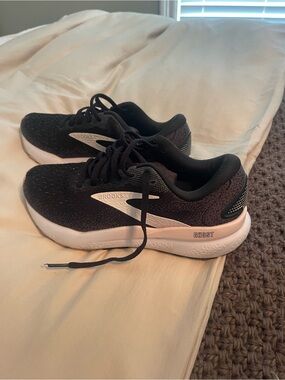 Brooks Black and White Ghost Women's Sneakers